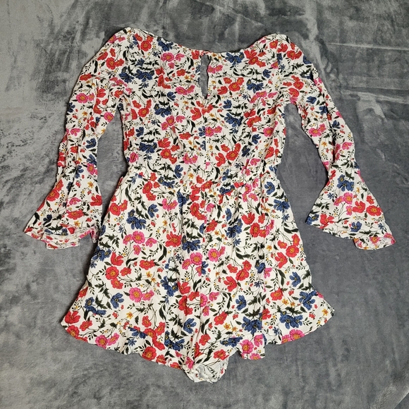 American Eagle Romper bell sleeve size medium - Picture 11 of 13